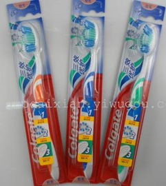 義烏商貿(mào)城中的明星單品 高露潔三效優(yōu)護(hù)牙刷9200在杜超日用百貨批發(fā)城的市場(chǎng)解析